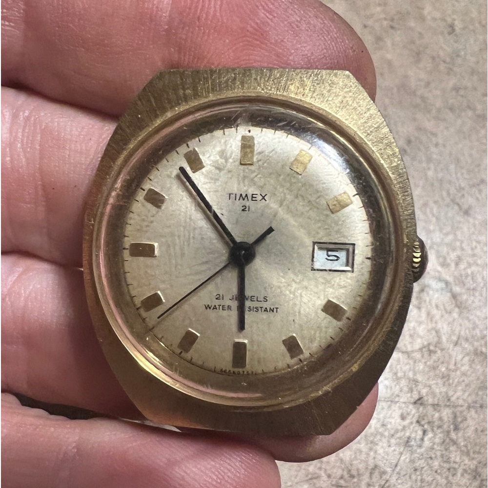 Mens Vintage 1971 Timex 21 Jewel Water & Dust Resistant Gold tone